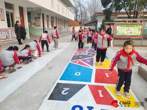 ​西平县柏苑芳庄小学开展迎元旦系列活动
