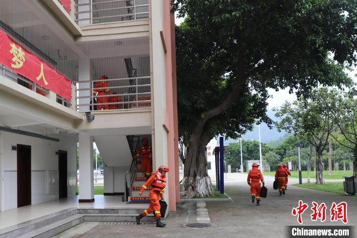 世界快资讯丨福建厦门：台风“苏拉”逼近 消防力量全力以赴做好防台防汛工作