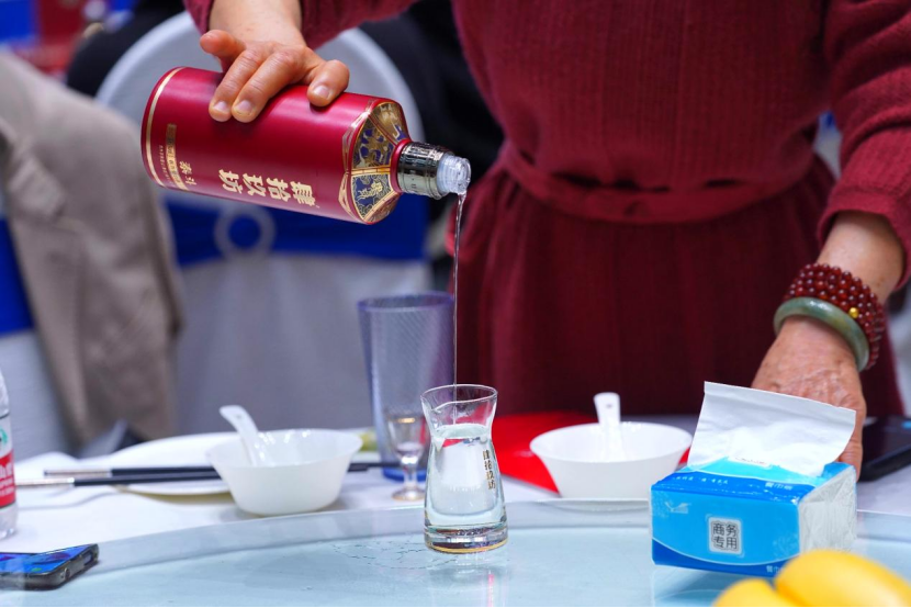春节送礼新选择，肆拾玖坊泰斗酒传承酱香经典，引领新饮酒文化