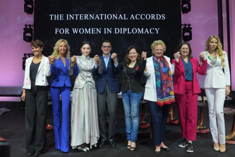 柏荟医疗集团&美好世界基金会，携手推动全球妇女权益