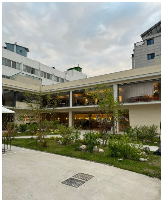 首尔弘大附近美食店推荐 - 韩国旅行必去弘大西餐厅slowyard